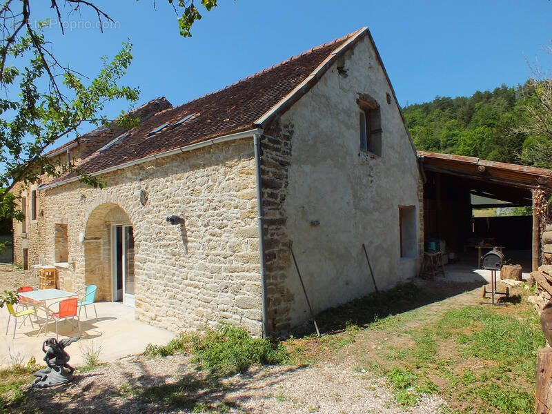 Maison à MONTIGNY-MONTFORT