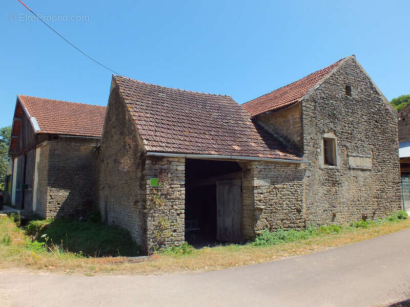 Maison à MONTIGNY-MONTFORT