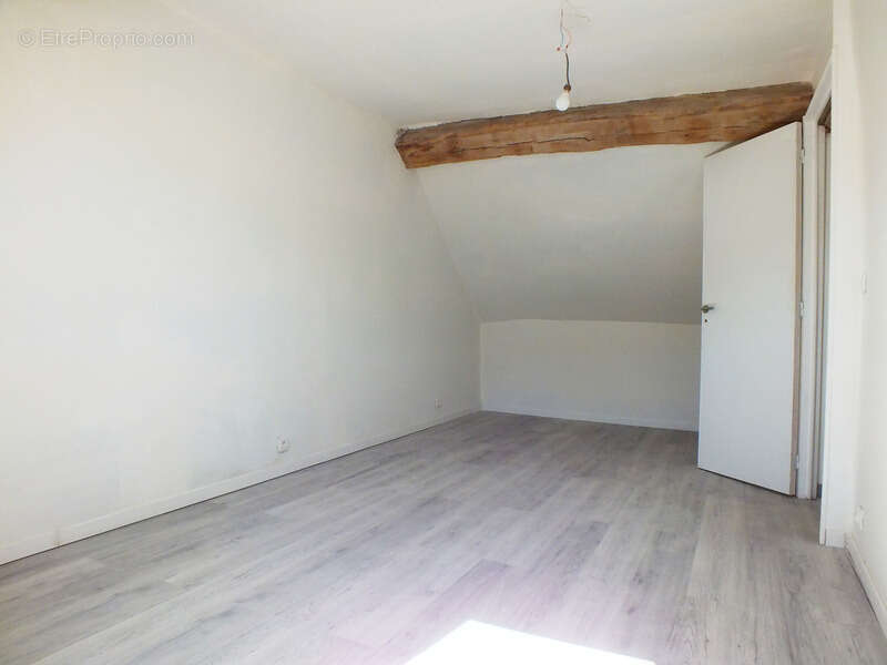 Maison à MONTIGNY-MONTFORT