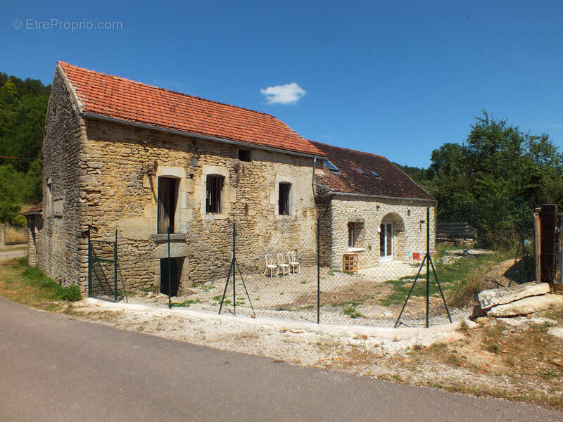 Maison à MONTIGNY-MONTFORT