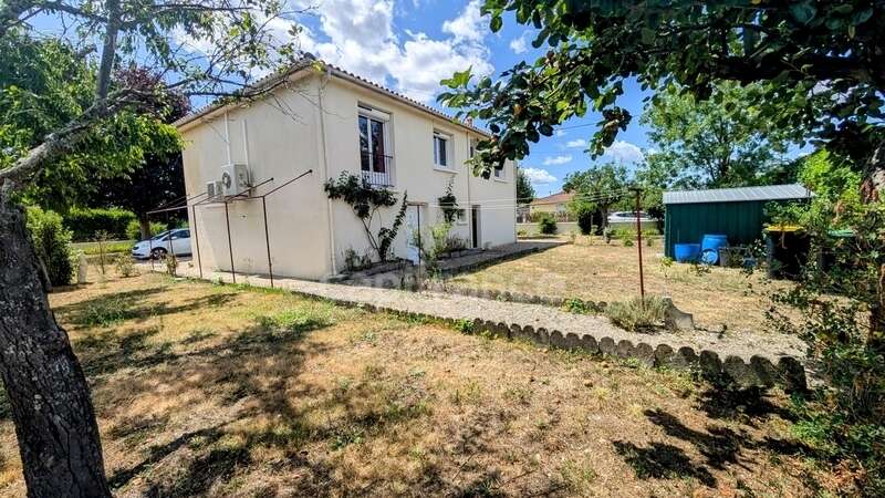 Maison à GENSAC-LA-PALLUE