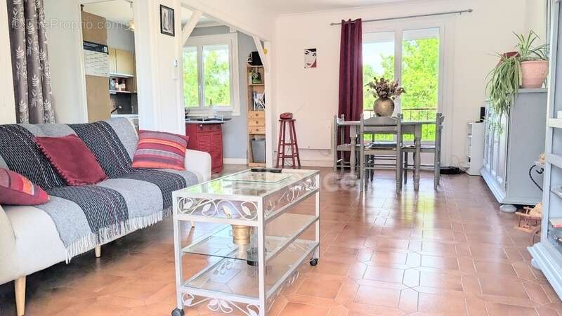 Maison à GENSAC-LA-PALLUE