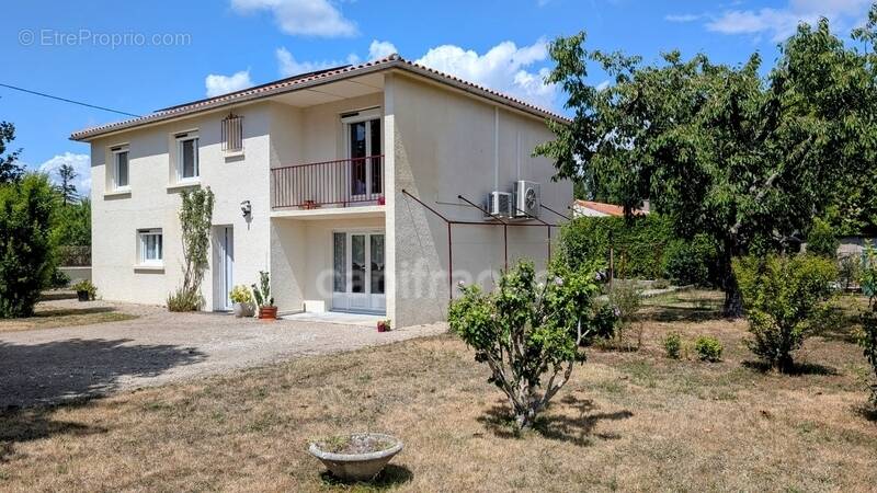 Maison à GENSAC-LA-PALLUE