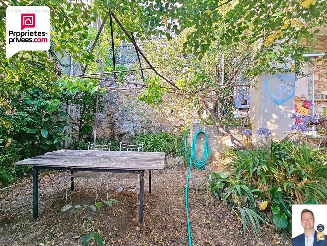 Maison à SAINT-CEZAIRE-SUR-SIAGNE