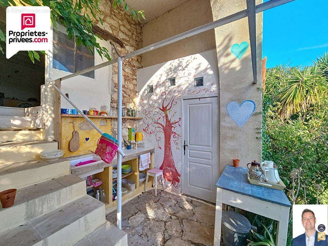 Maison à SAINT-CEZAIRE-SUR-SIAGNE