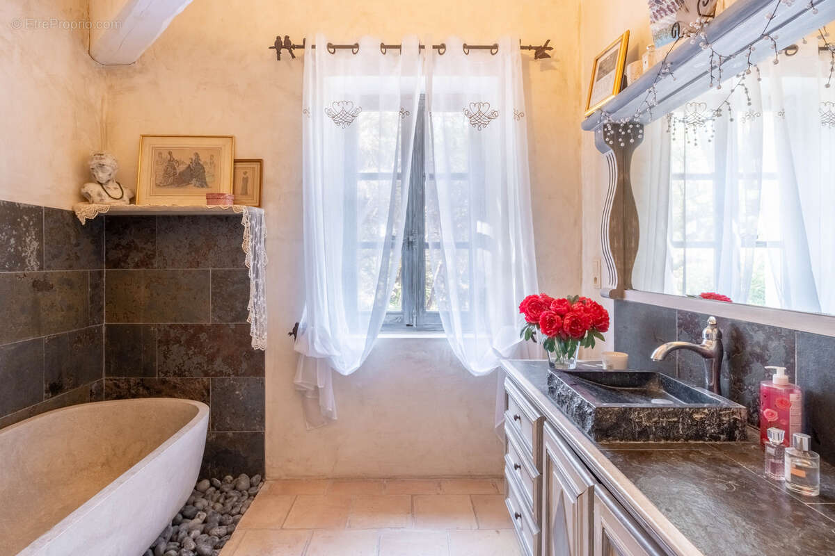 Maison à SAUMANE-DE-VAUCLUSE