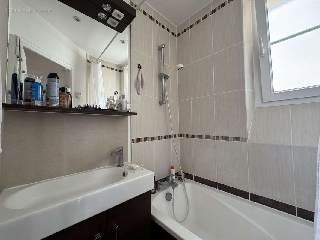 Appartement à COURBEVOIE