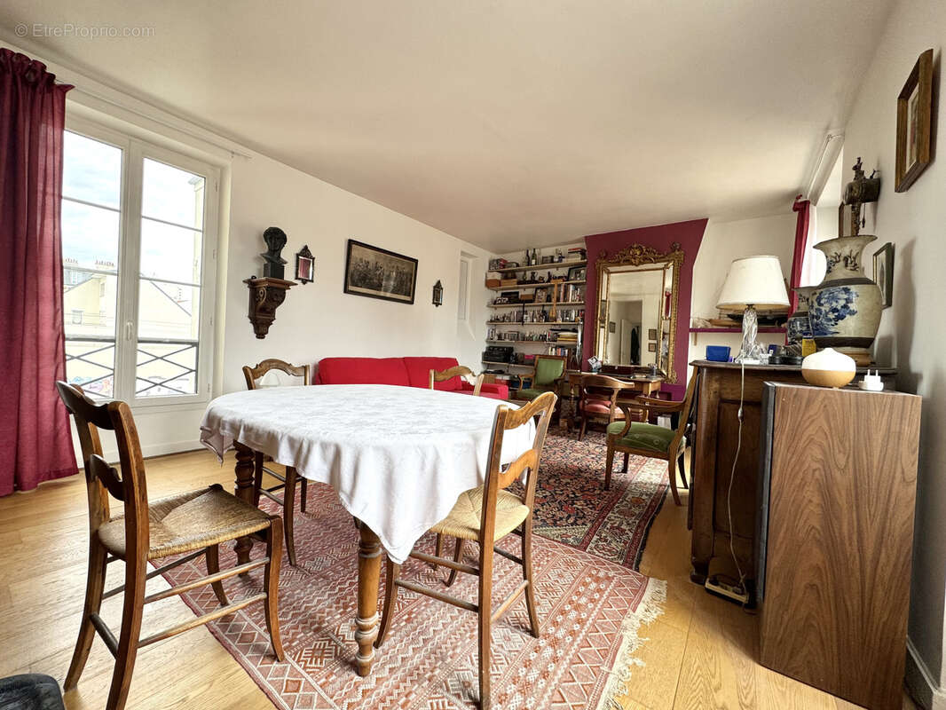 Appartement à COURBEVOIE