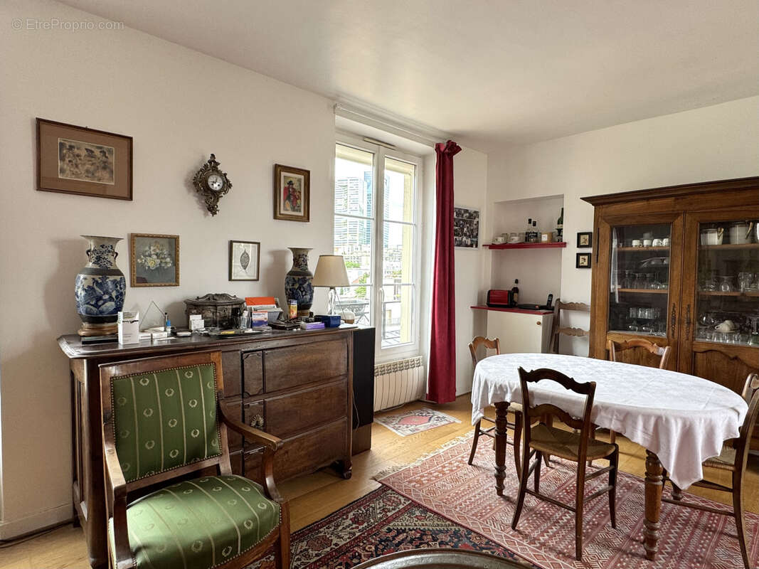 Appartement à COURBEVOIE