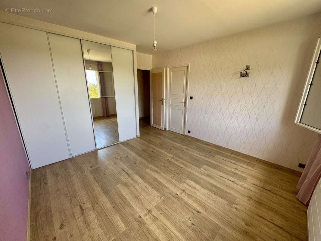 Maison à MIREFLEURS