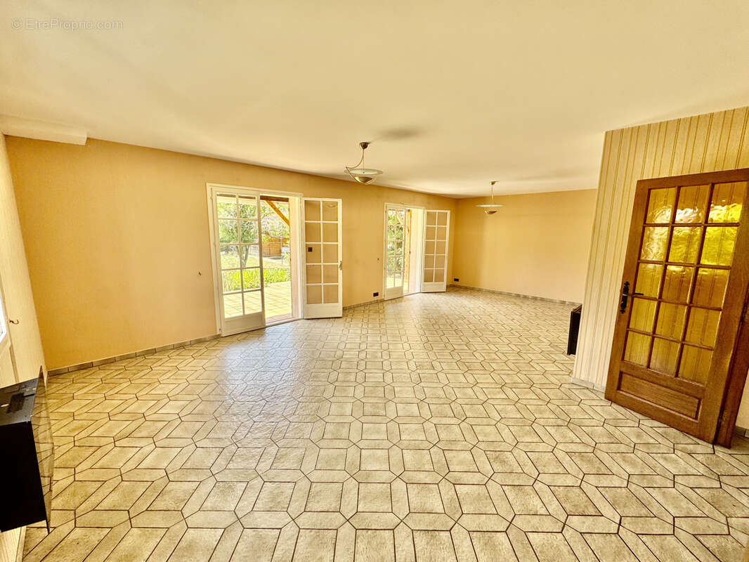 Maison à MIREFLEURS