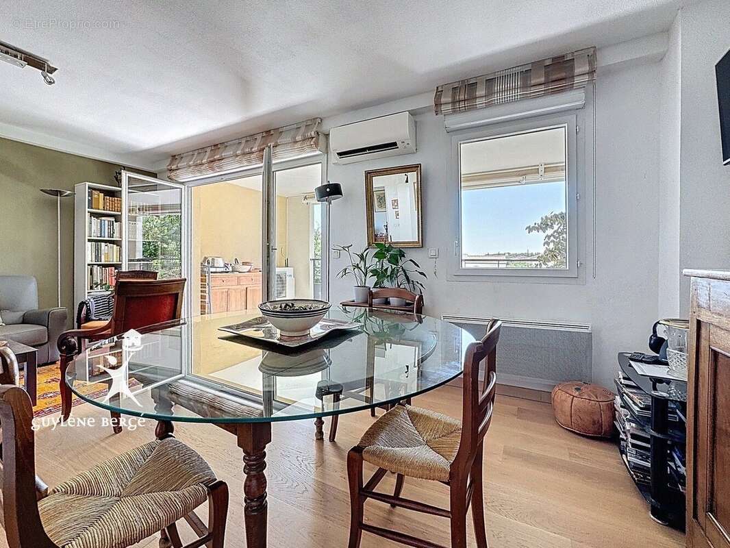 Appartement à UCHAUD