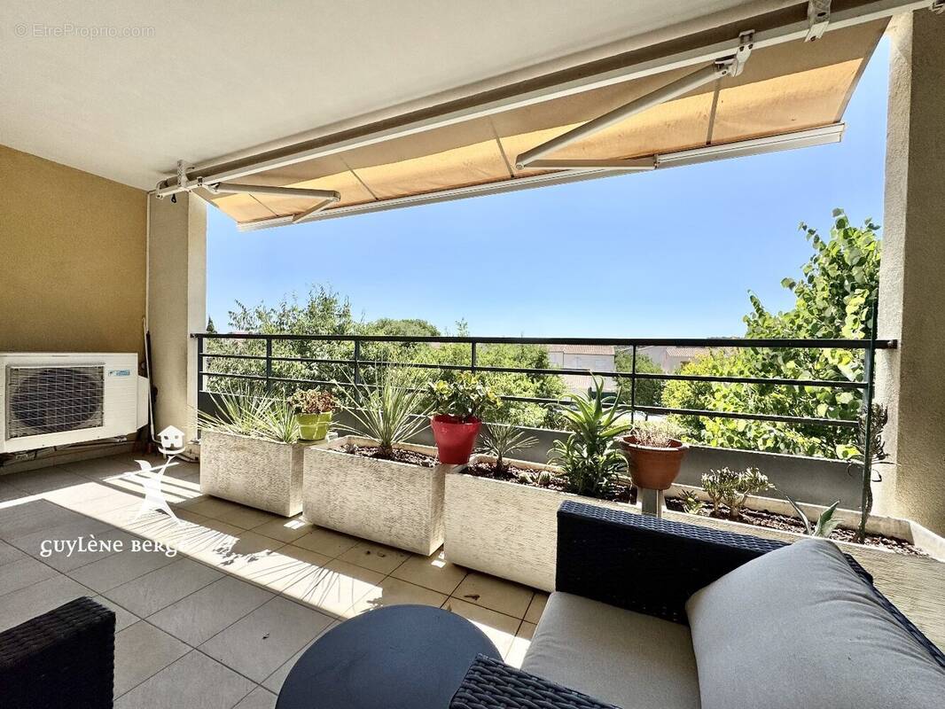 Appartement à UCHAUD