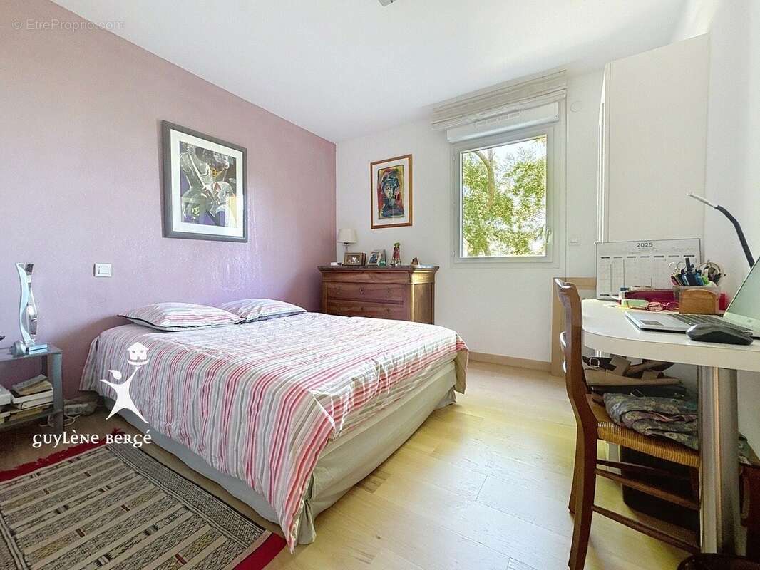 Appartement à UCHAUD