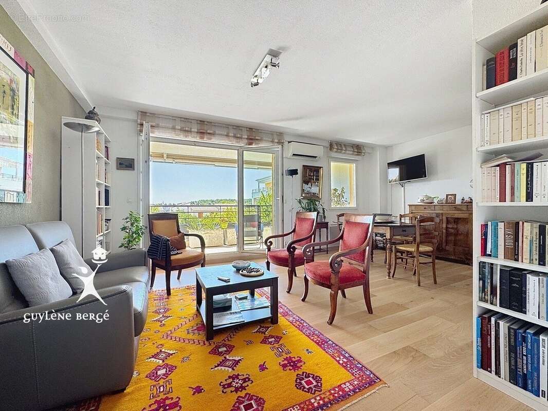 Appartement à UCHAUD