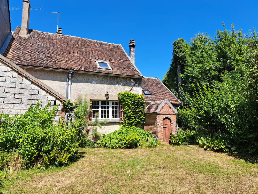 Maison à THORIGNY-SUR-OREUSE