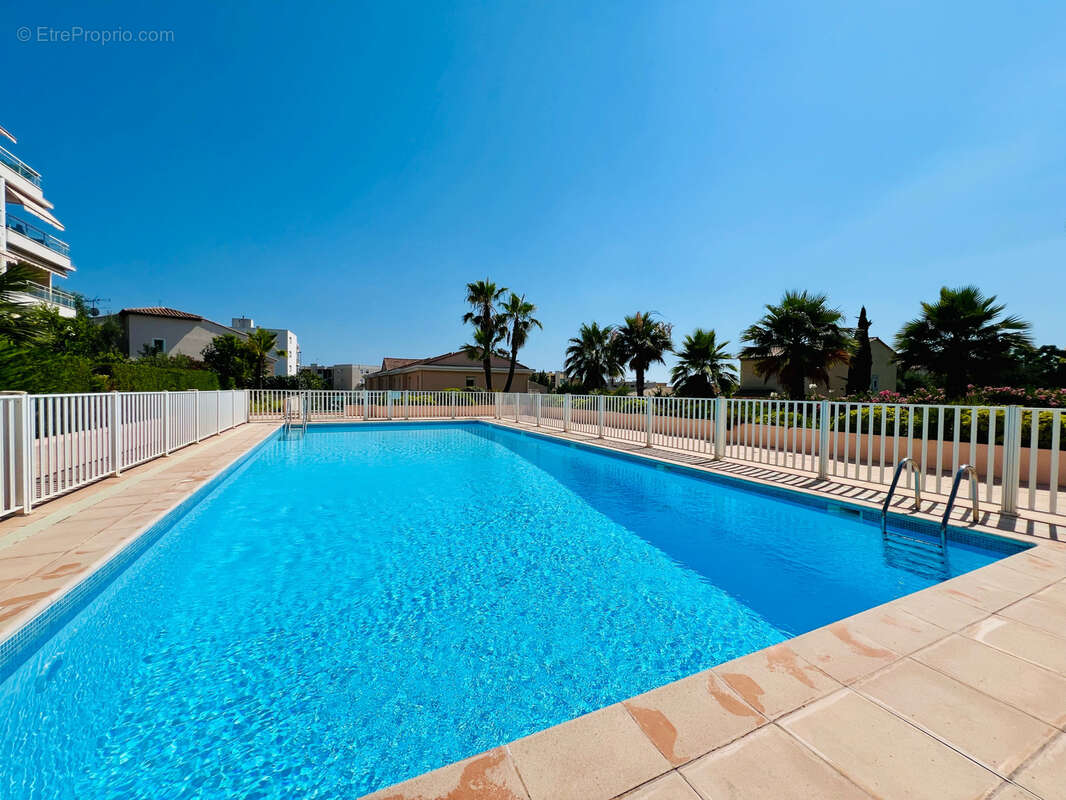 Appartement à SAINT-LAURENT-DU-VAR