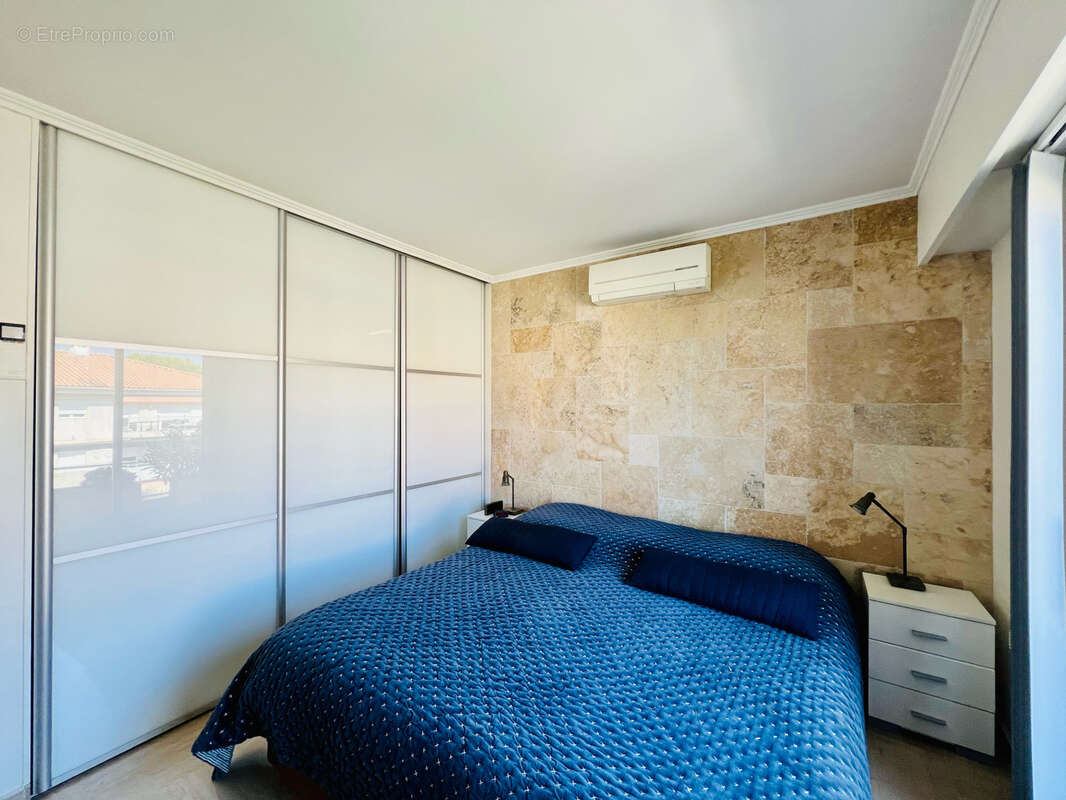 Appartement à SAINT-LAURENT-DU-VAR