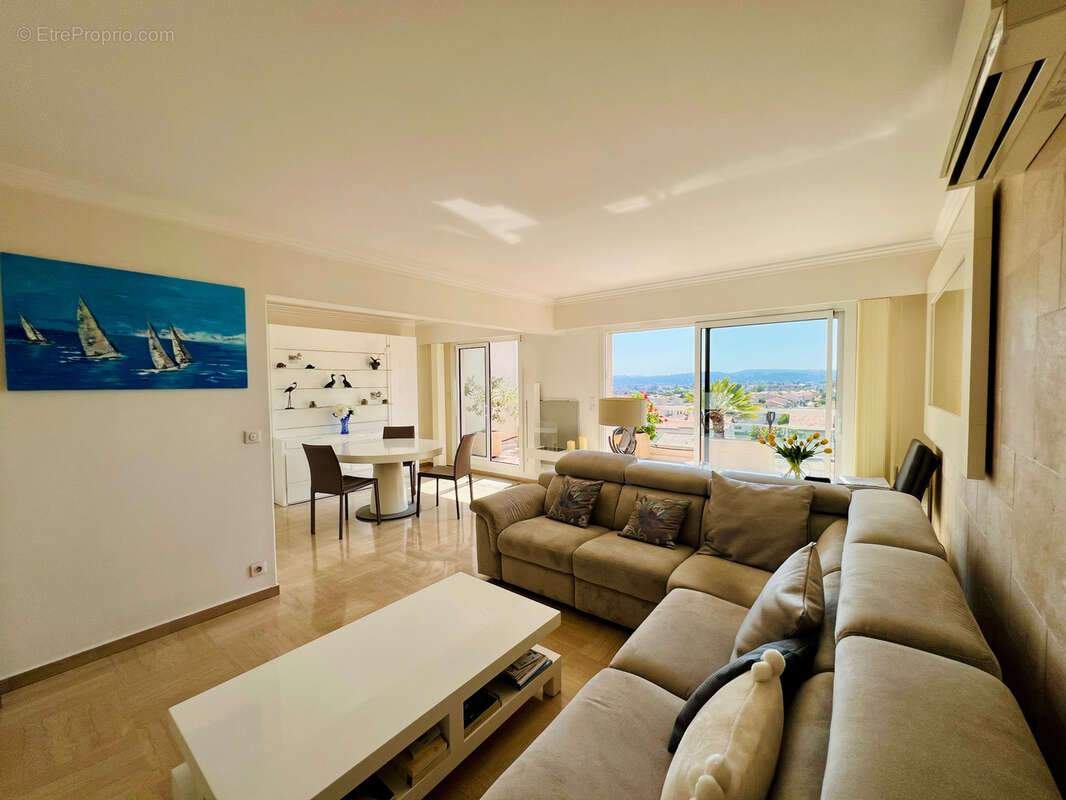 Appartement à SAINT-LAURENT-DU-VAR