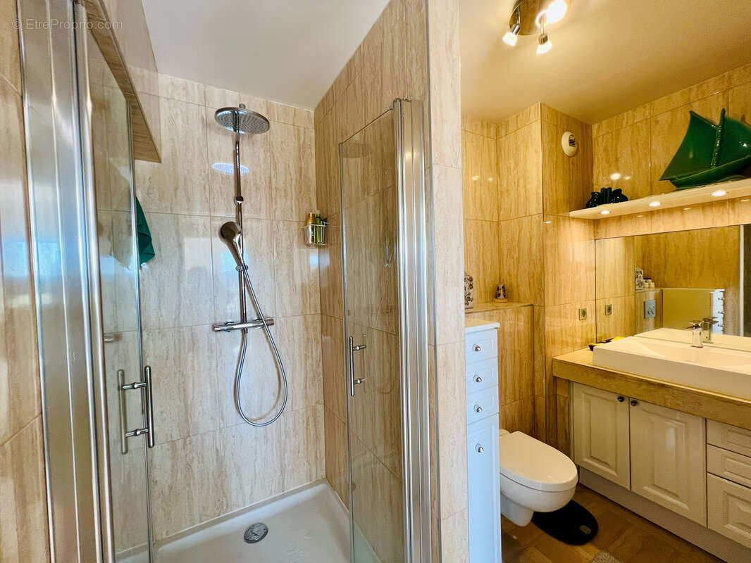 Appartement à SAINT-LAURENT-DU-VAR