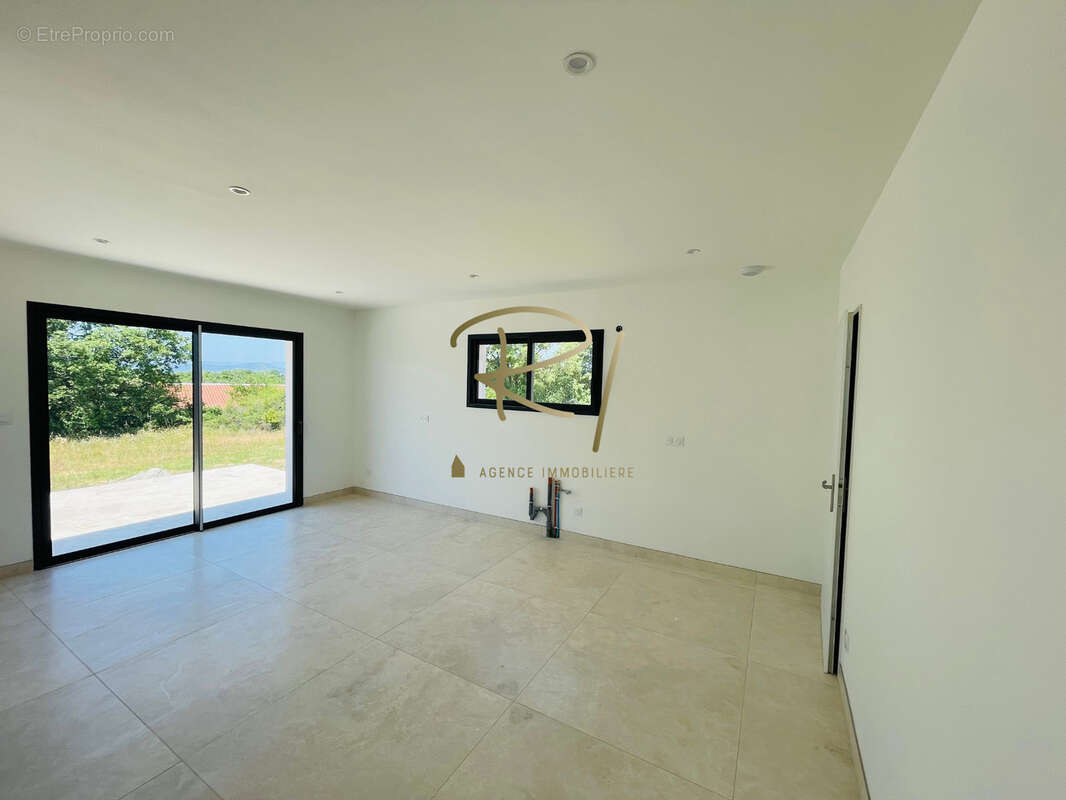 Maison à SAINT-PRIVAT-DE-CHAMPCLOS