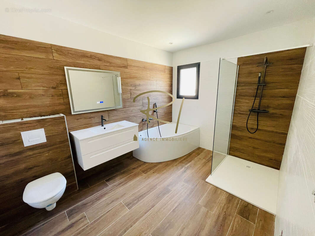 Maison à SAINT-PRIVAT-DE-CHAMPCLOS