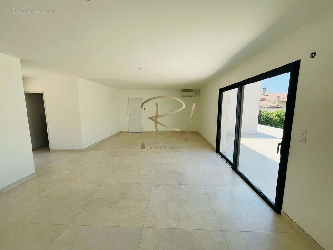 Maison à SAINT-PRIVAT-DE-CHAMPCLOS