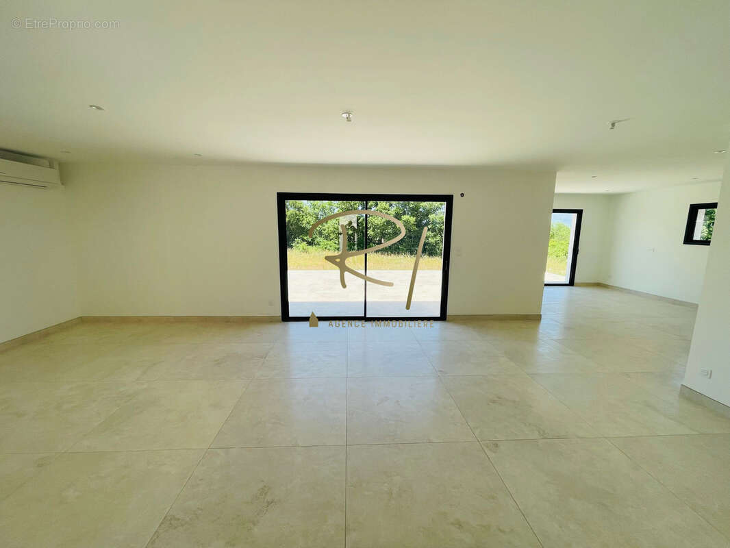 Maison à SAINT-PRIVAT-DE-CHAMPCLOS