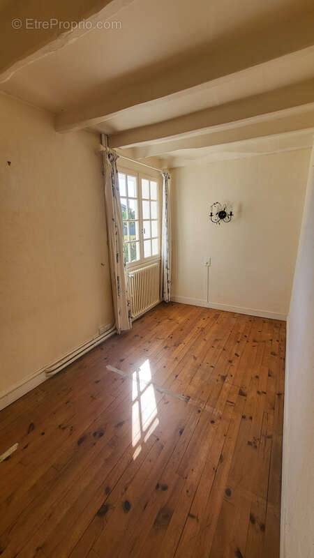 Maison à LUSSAC-LES-CHATEAUX