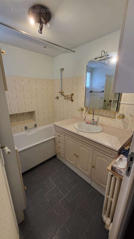 Maison à LUSSAC-LES-CHATEAUX