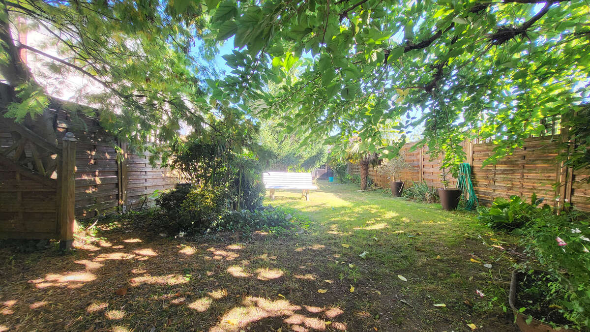 Maison à LUSSAC-LES-CHATEAUX