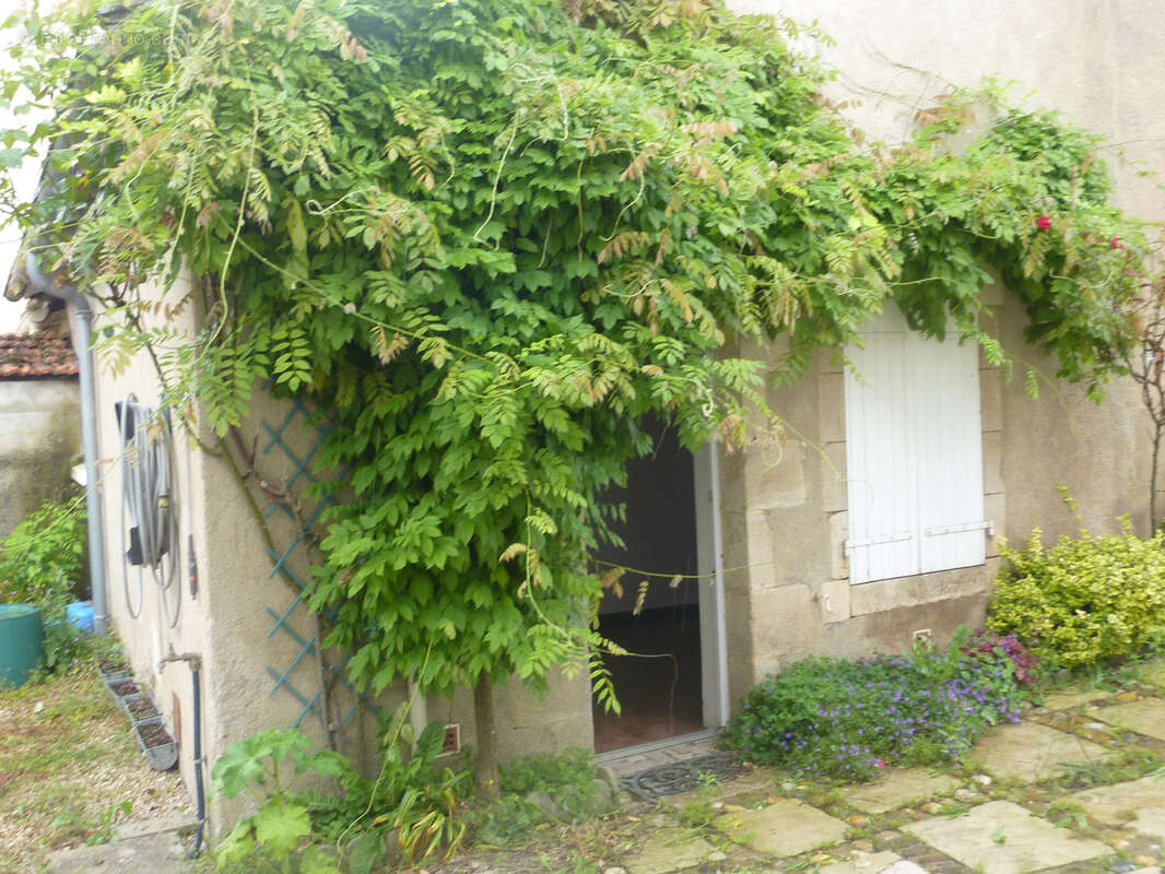 Maison à LUSSAC-LES-CHATEAUX