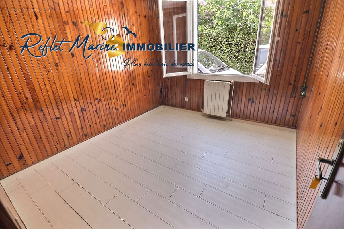 Maison à SAINT-CYR-SUR-MER