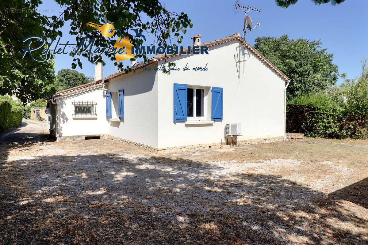 Maison à SAINT-CYR-SUR-MER