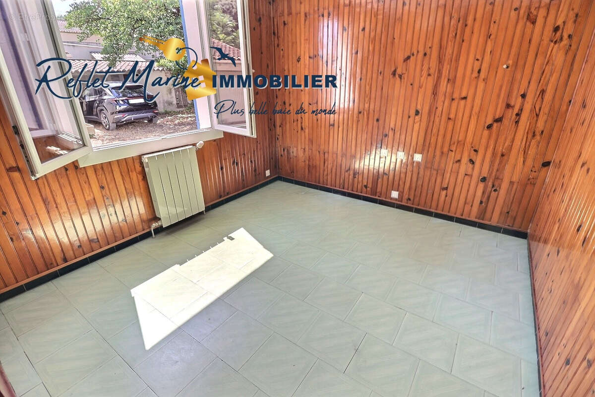 Maison à SAINT-CYR-SUR-MER