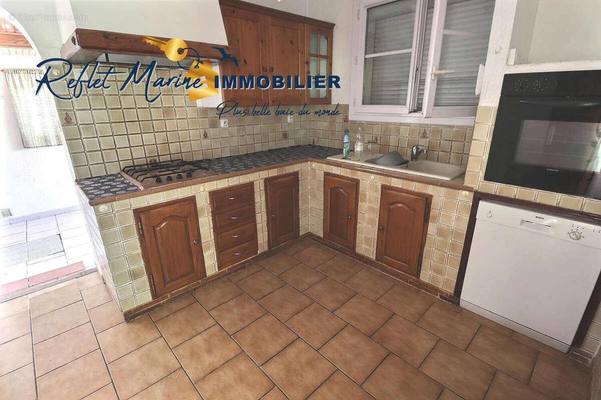 Maison à SAINT-CYR-SUR-MER