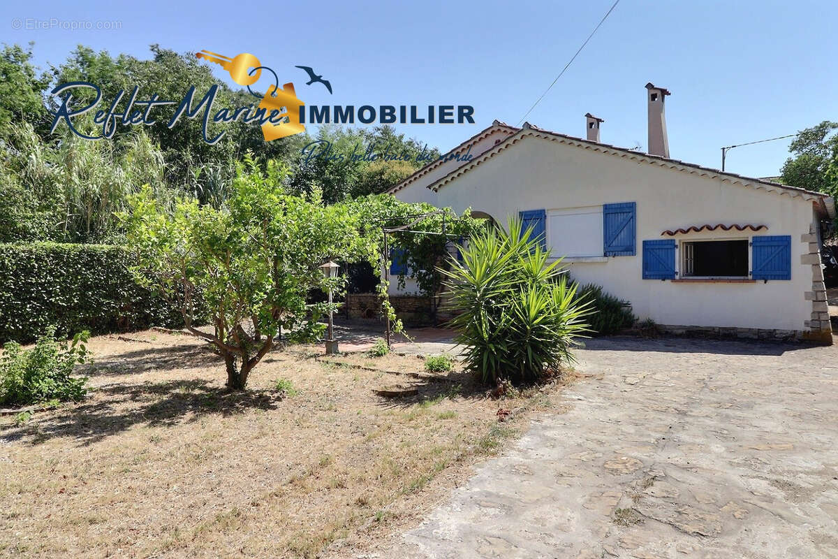 Maison à SAINT-CYR-SUR-MER