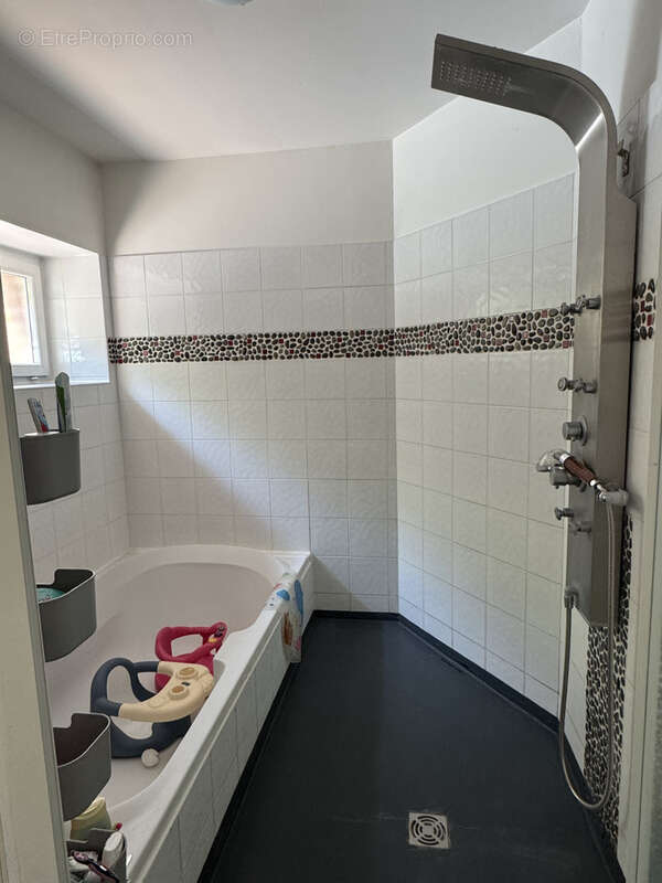 Maison à SAINT-BARTHELEMY-DE-VALS