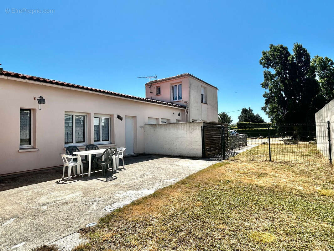 Maison à SALLES-SUR-MER