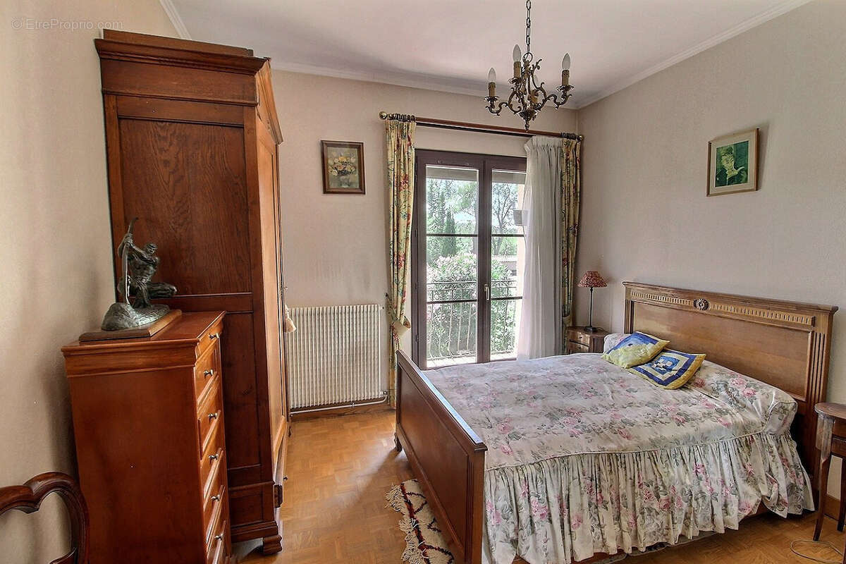 Maison à SAINT-CLEMENT-DE-RIVIERE