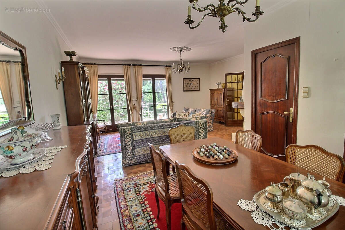 Maison à SAINT-CLEMENT-DE-RIVIERE