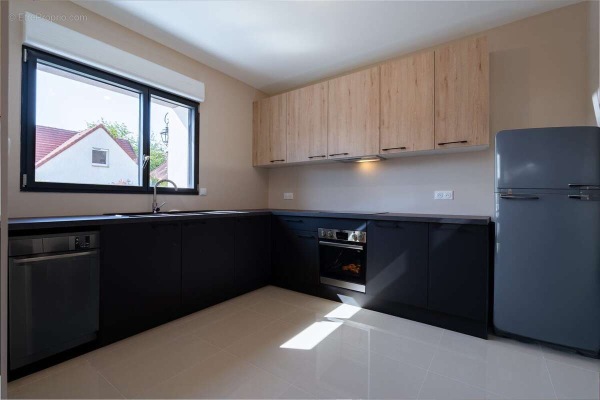 Maison à LES CLAYES-SOUS-BOIS