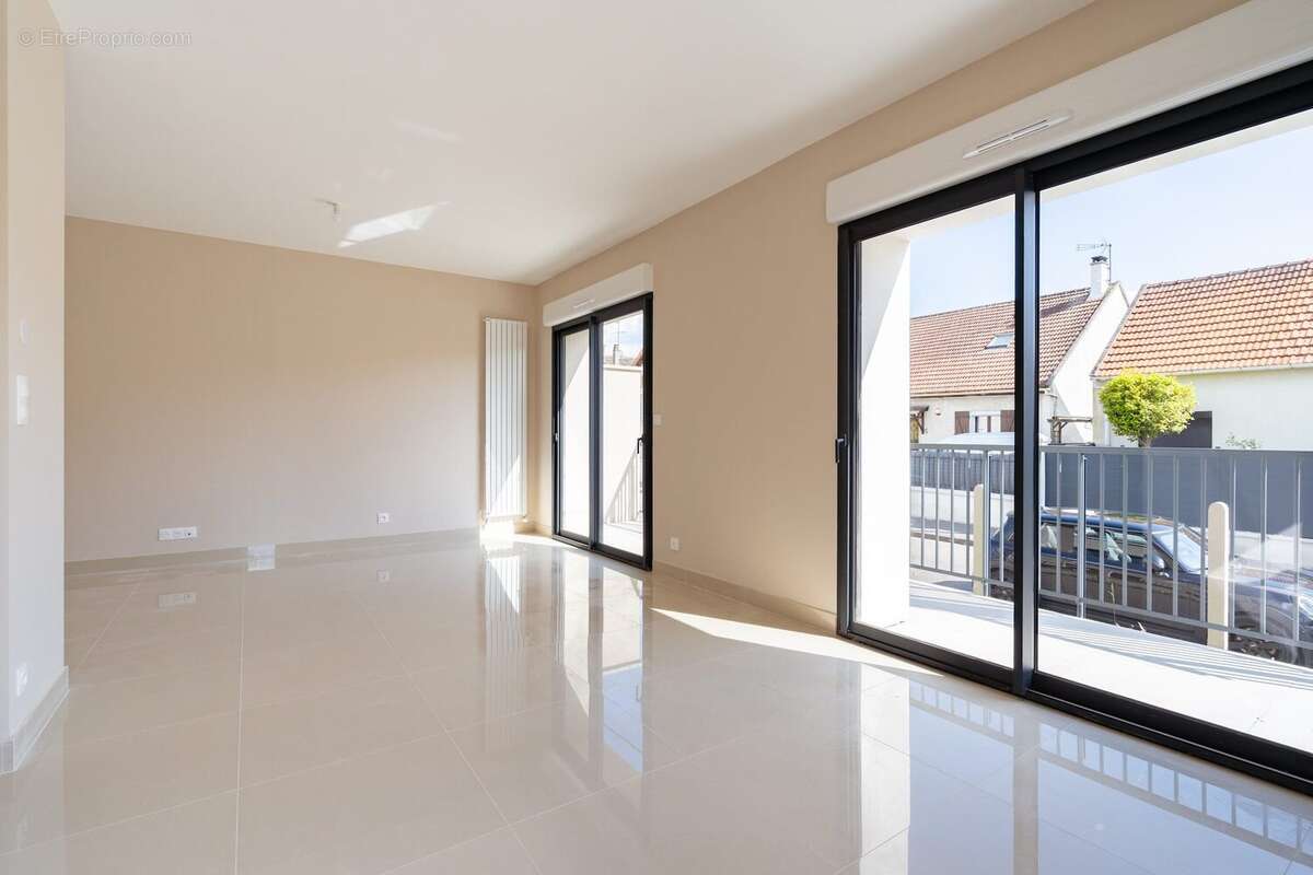 Maison à LES CLAYES-SOUS-BOIS