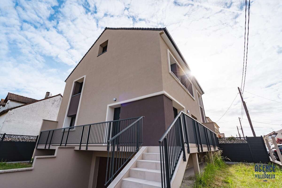 Maison à LES CLAYES-SOUS-BOIS