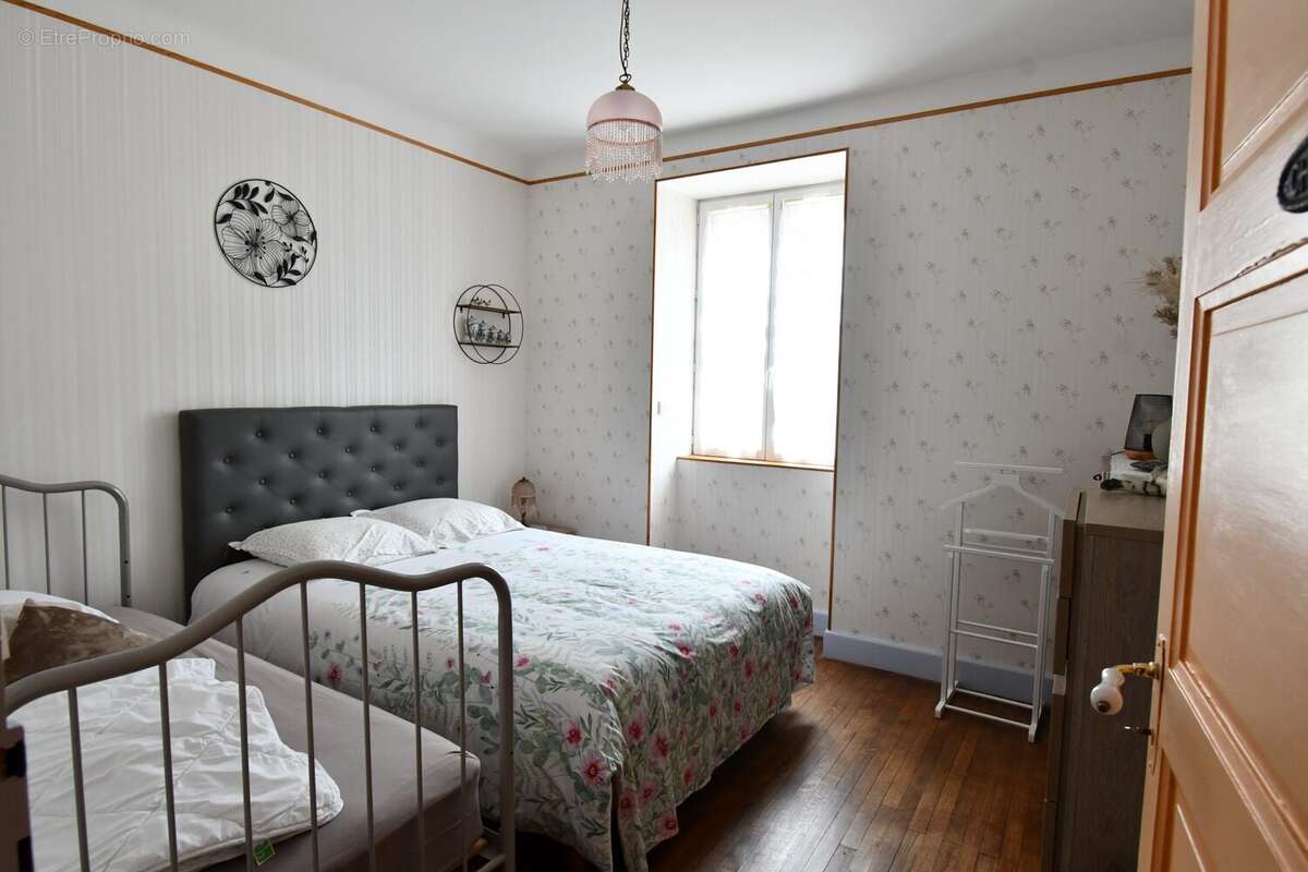 Maison à DUN-LES-PLACES