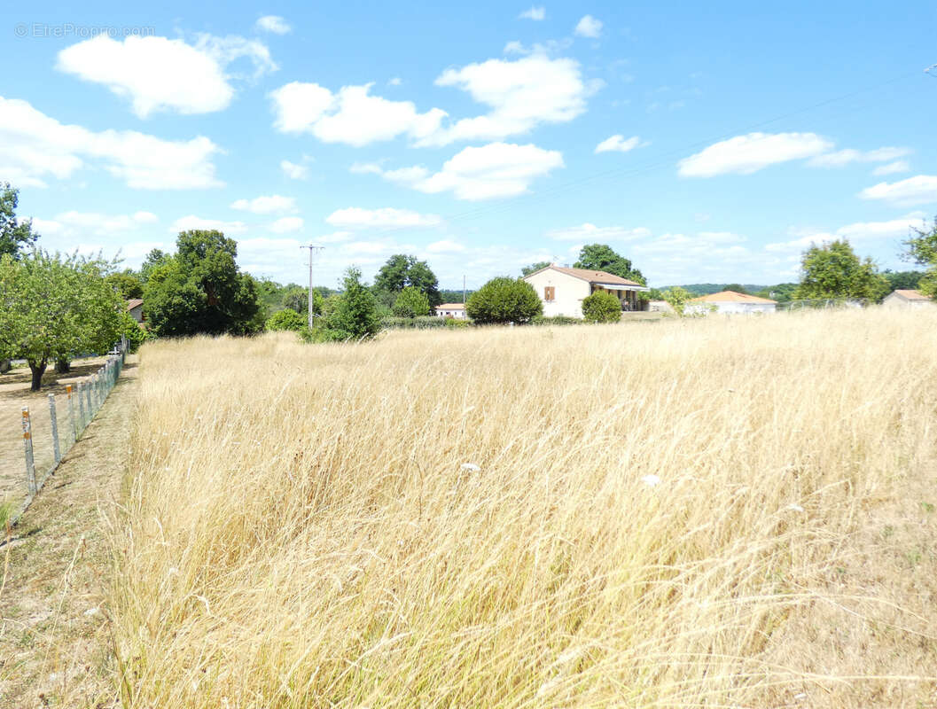 Terrain à TOCANE-SAINT-APRE