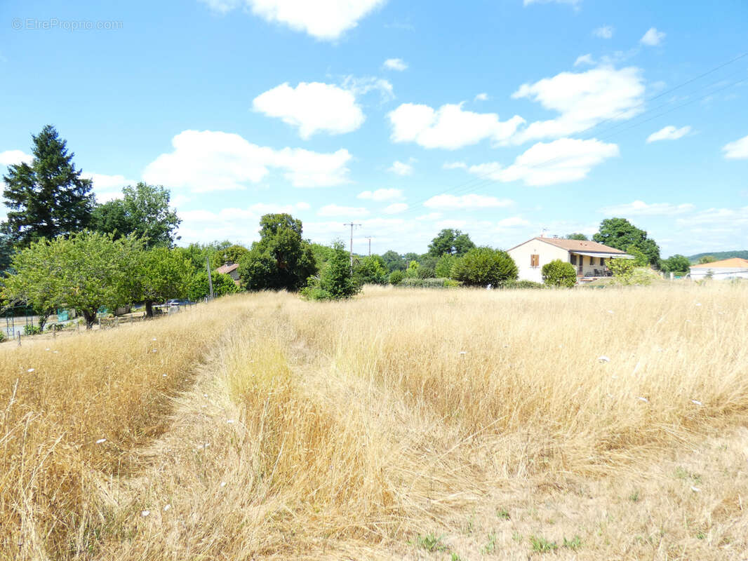 Terrain à TOCANE-SAINT-APRE