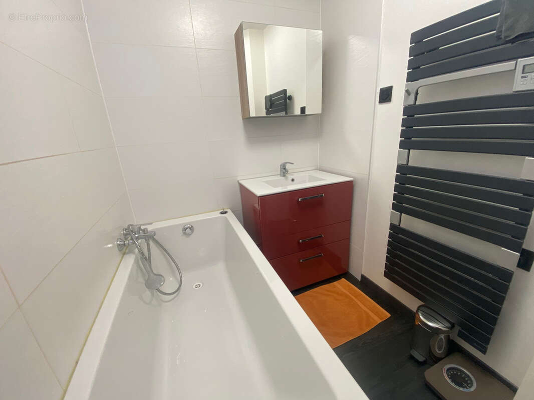 Appartement à COURBEVOIE