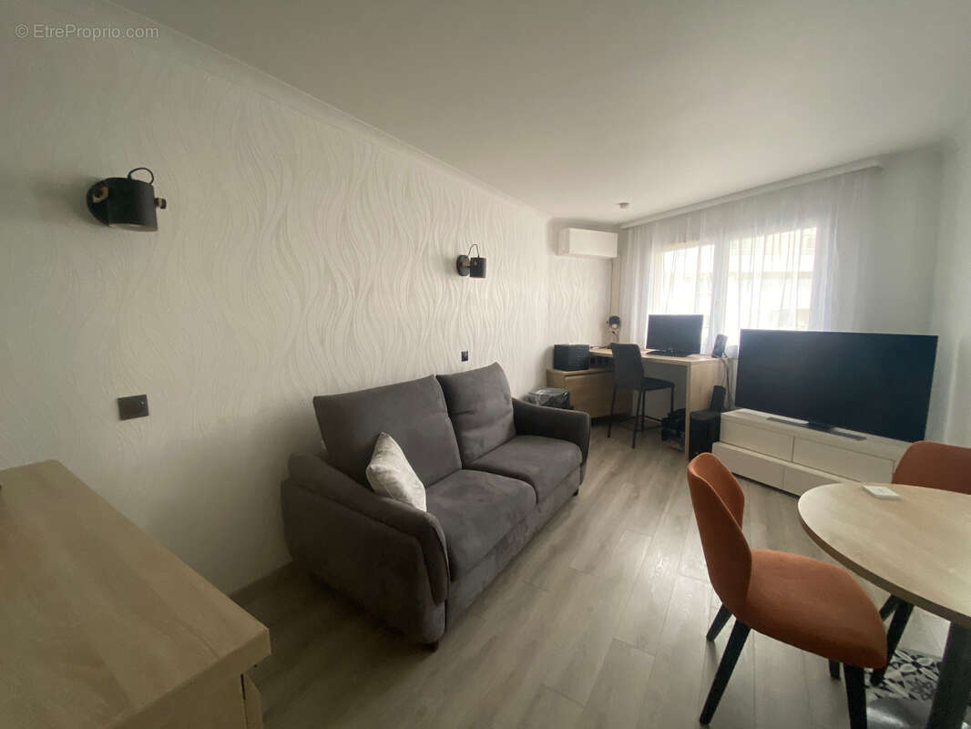 Appartement à COURBEVOIE