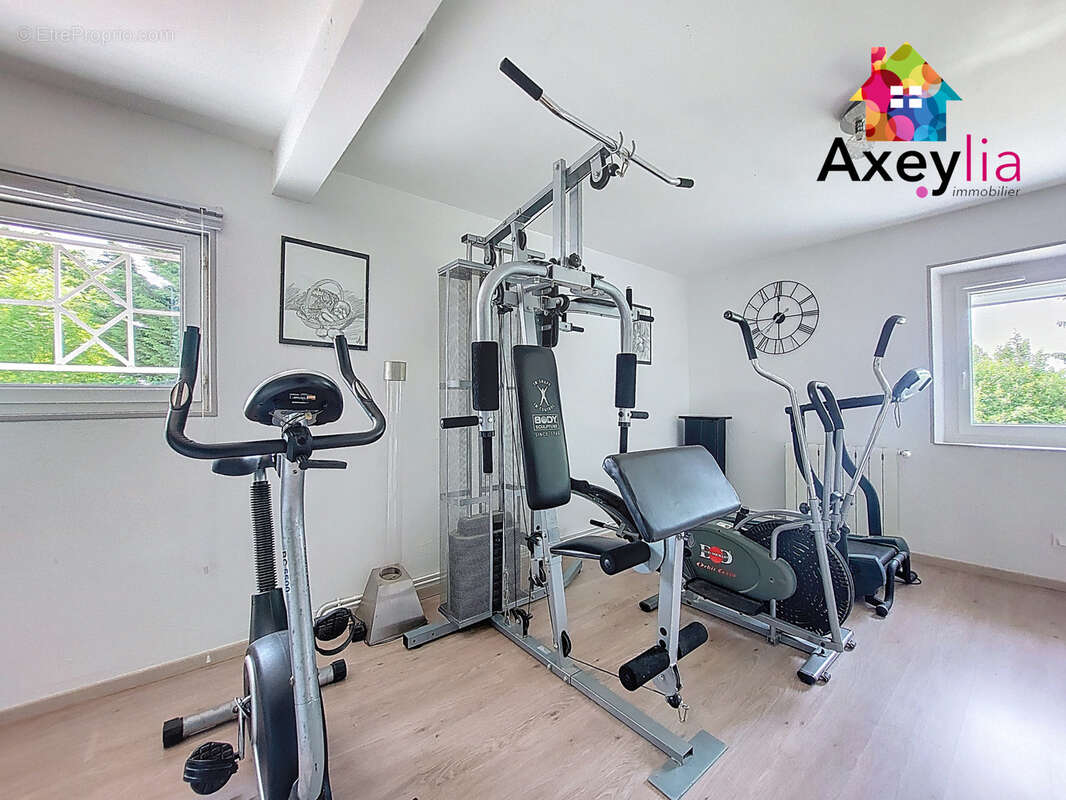 Maison à SAINT-GERMAIN-LESPINASSE